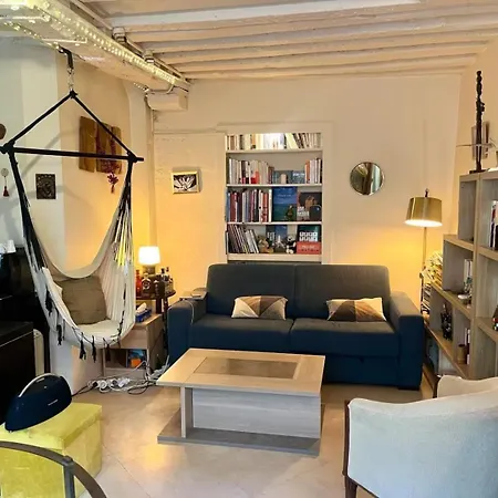 Апартаменты Charming Location In Saint-germain-des-pres Париж